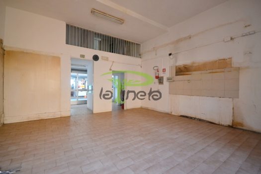 LOCALE COMMERCIALE – VIALE URANIO