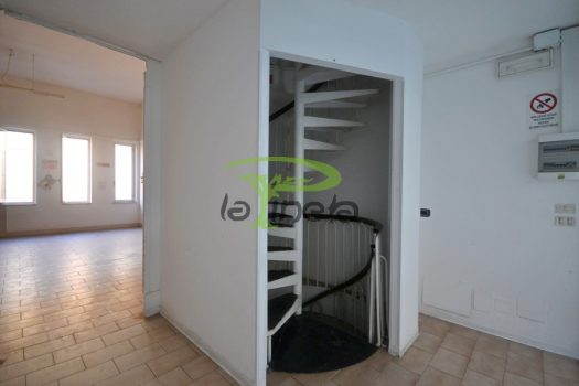 LOCALE COMMERCIALE – VIALE URANIO