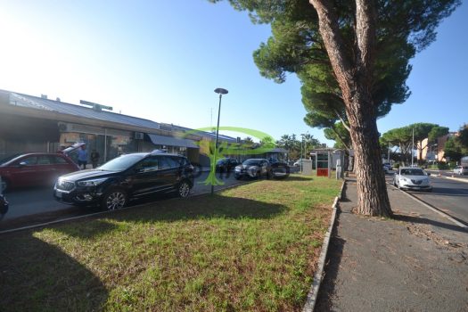 LOCALE COMMERCIALE – VIALE URANIO