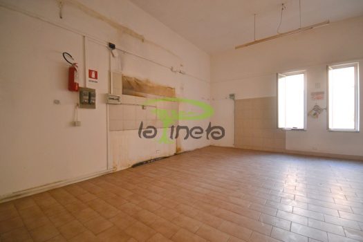 LOCALE COMMERCIALE – VIALE URANIO
