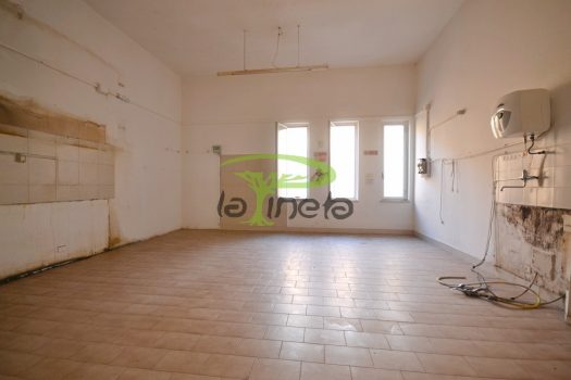 LOCALE COMMERCIALE – VIALE URANIO